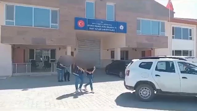 Van’da  kaçak göçmen 2 organizatör tutuklandı