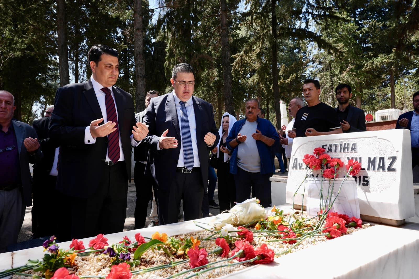 CHP’li Şehitkamil Belediye Başkanı Yılmaz, ilk ziyaretini babasının kabrine yaptı