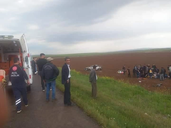 Diyarbakır’da otomobil şarampole savruldu: 2’si çocuk, 4 yaralı