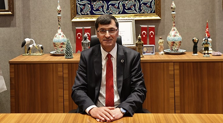 Kütahya’nın yeni Belediye Başkanı Eyüp Kahveci mazbatasını aldı