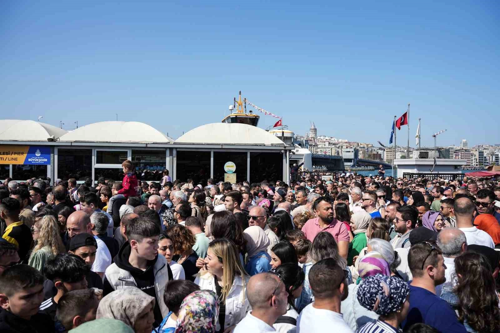 Bayram yoğunluğu İstanbul da insan seli fotoğraflara yansıdı