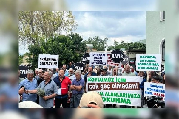 Tarsuslular çimento fabrikasına karşı eylem başlattı