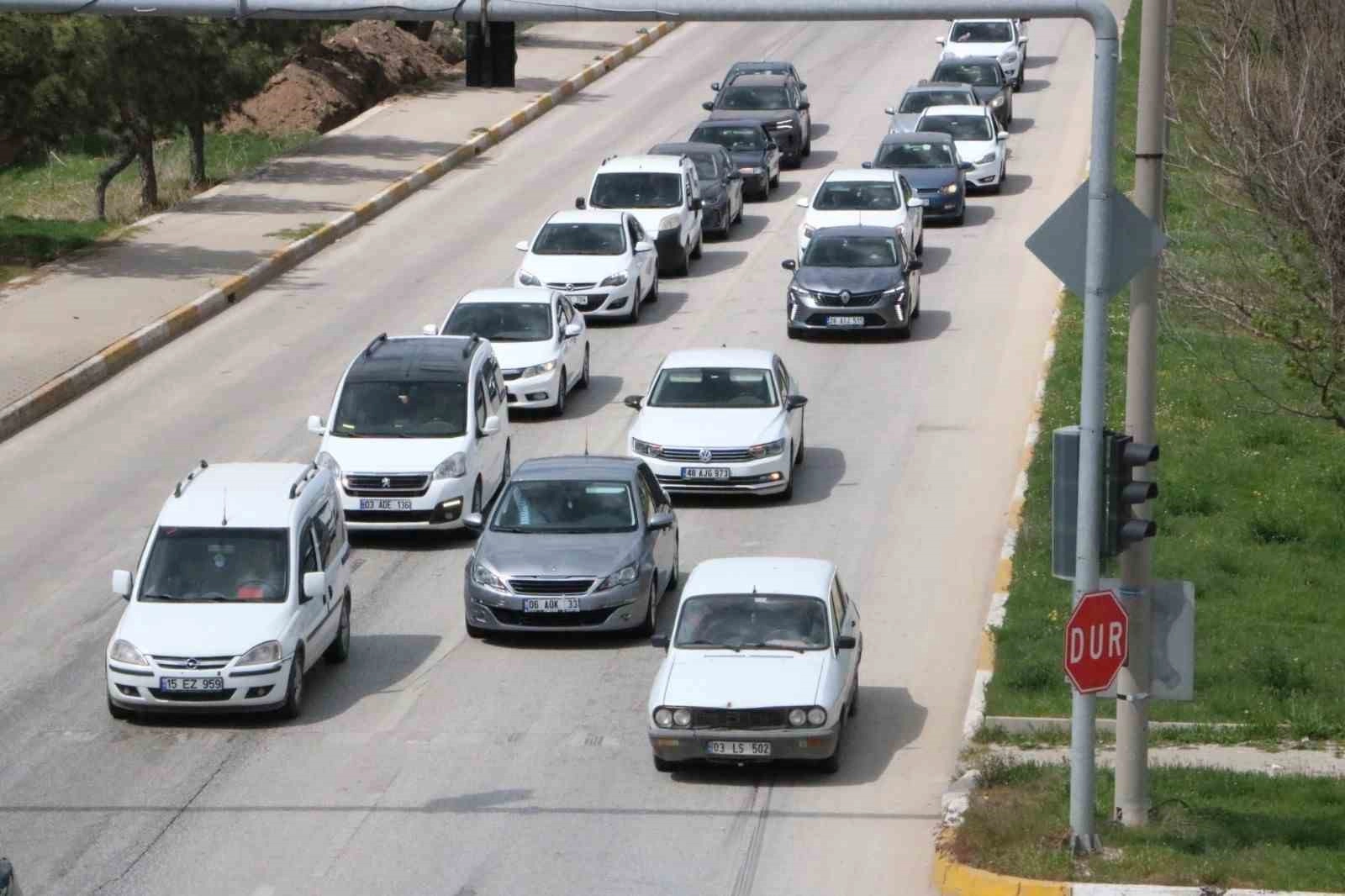 Afyonkarahisar’dan tatilde  4 milyonun üzerinde araç geçişi oldu