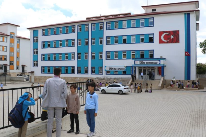 Elazığ'da kopya çekerken yakalanan öğrenci öğretmenini bıçakladı