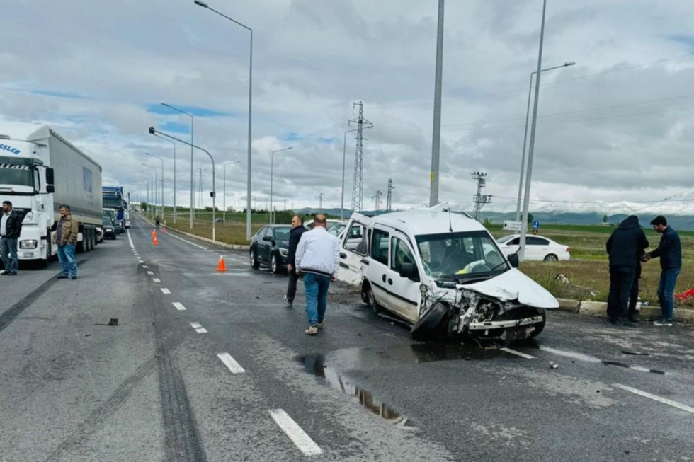 Erzurum kuzey çevre yolunda kaza; 6 yaralı