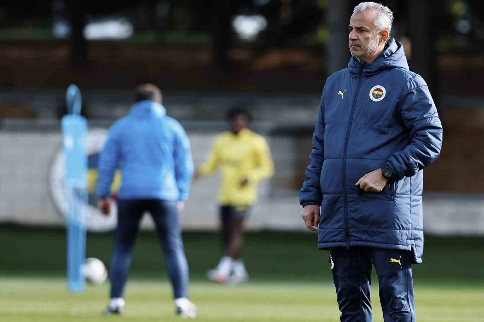 Fenerbahçe, Galatasaray a bileniyor