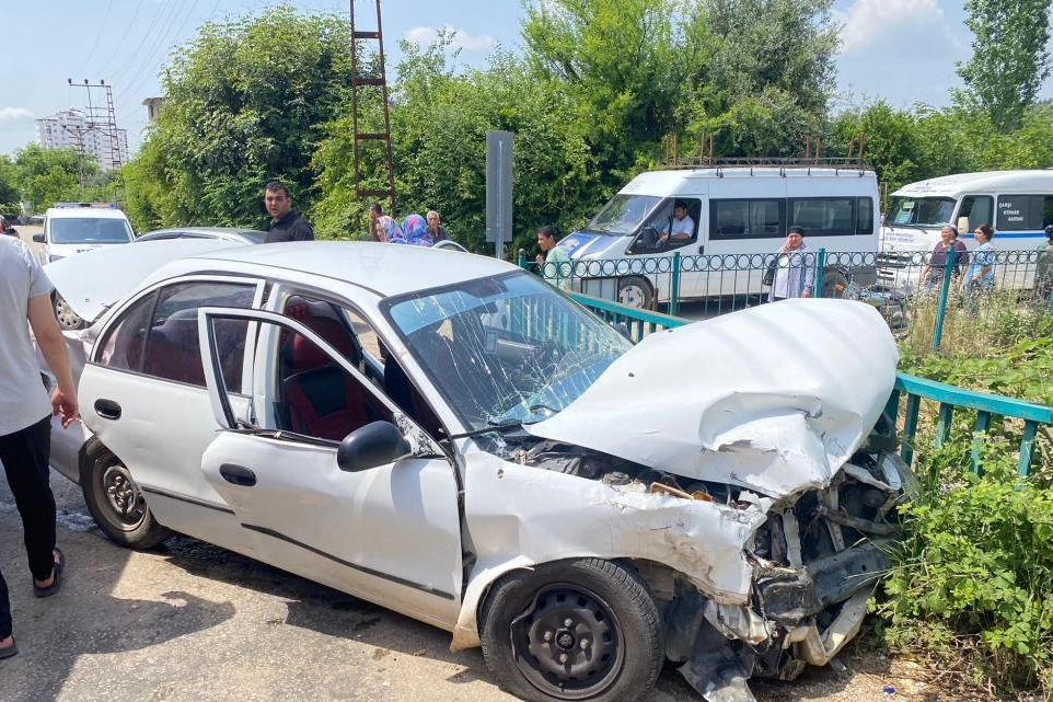 Adana'nın Kozan ilçesinde  trafik kazası: 5 yaralı