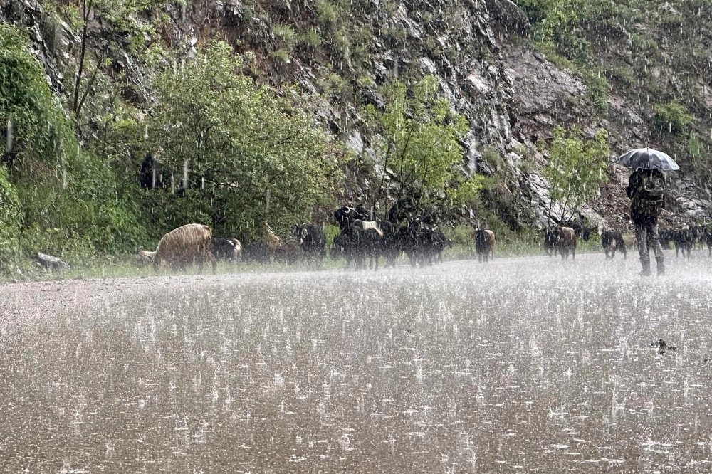 Meteoroloji uyardı: Yağışlar bir anda bastıracak