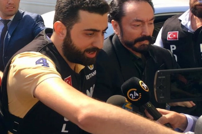 Silahlı suç örgütü lideri Adnan Oktar’ın ‘güncel yapılanma’ davası başladı