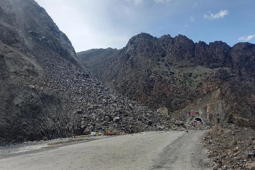 Artvin-Erzurum karayolu heyelan nedeniyle kapandı