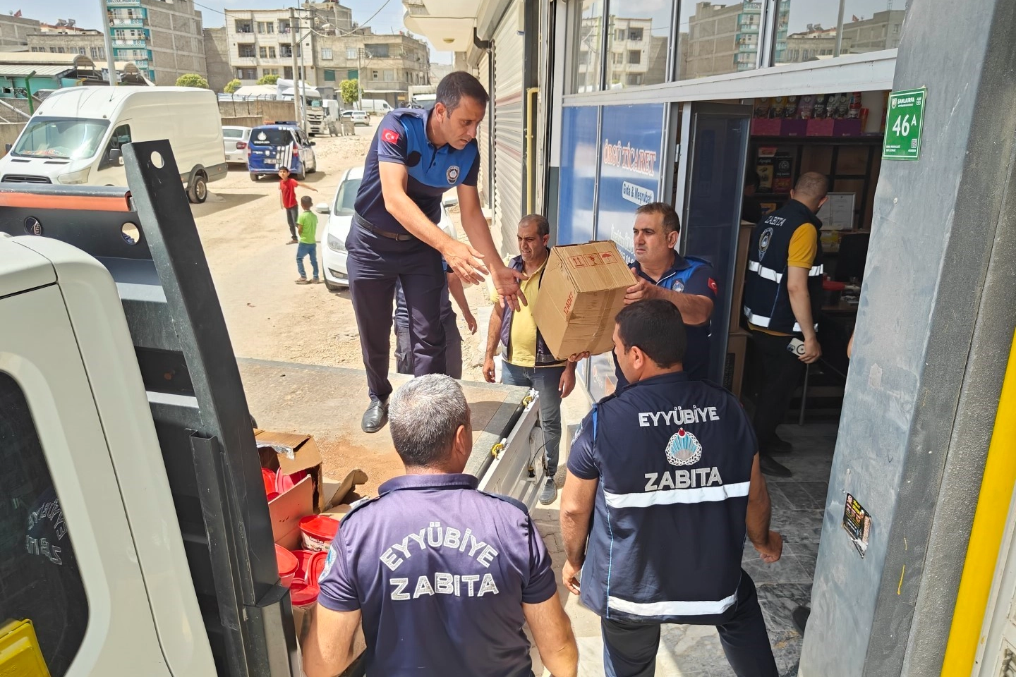 Şanlıurfa’da 5 kamyon bozuk gıda ürünü ele geçirildi