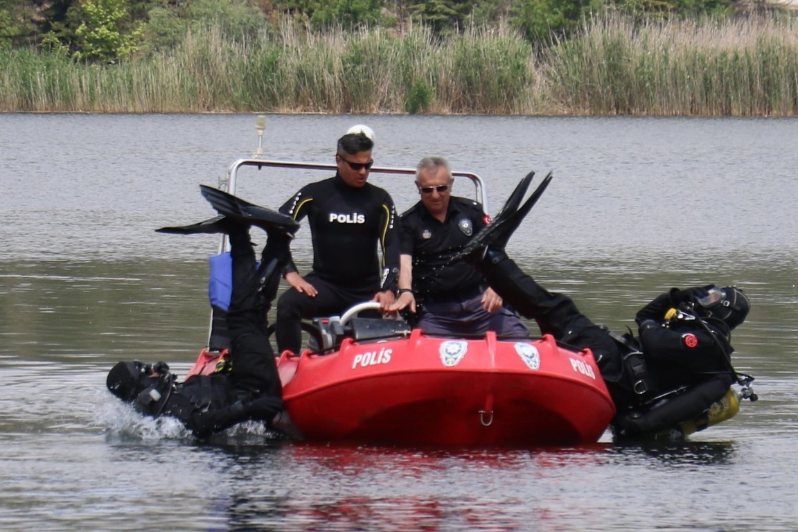 Polislerden oluşan ‘Kurbağa Adamları’ ekibi suda boğulma, arama, kurtarma için hazır kıta bekliyor 