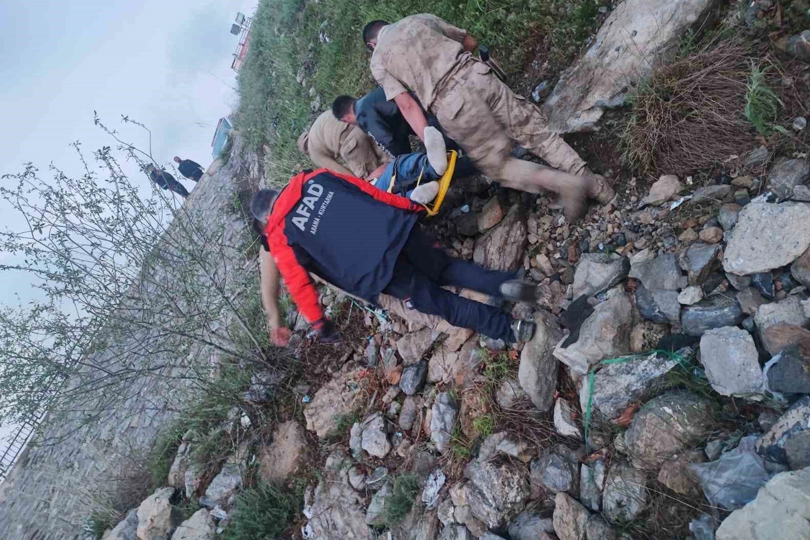 Minibüs şarampole yuvarlandı: 1 ölü, 11 yaralı