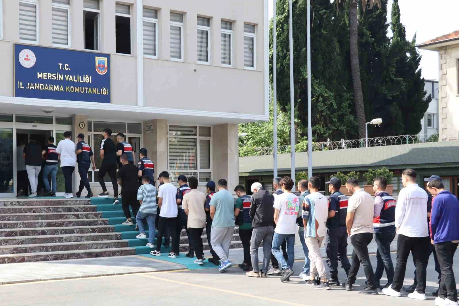 Jandarmadan Mersin merkezli 4 ilde yasadışı bahis operasyonu: 31 gözaltı