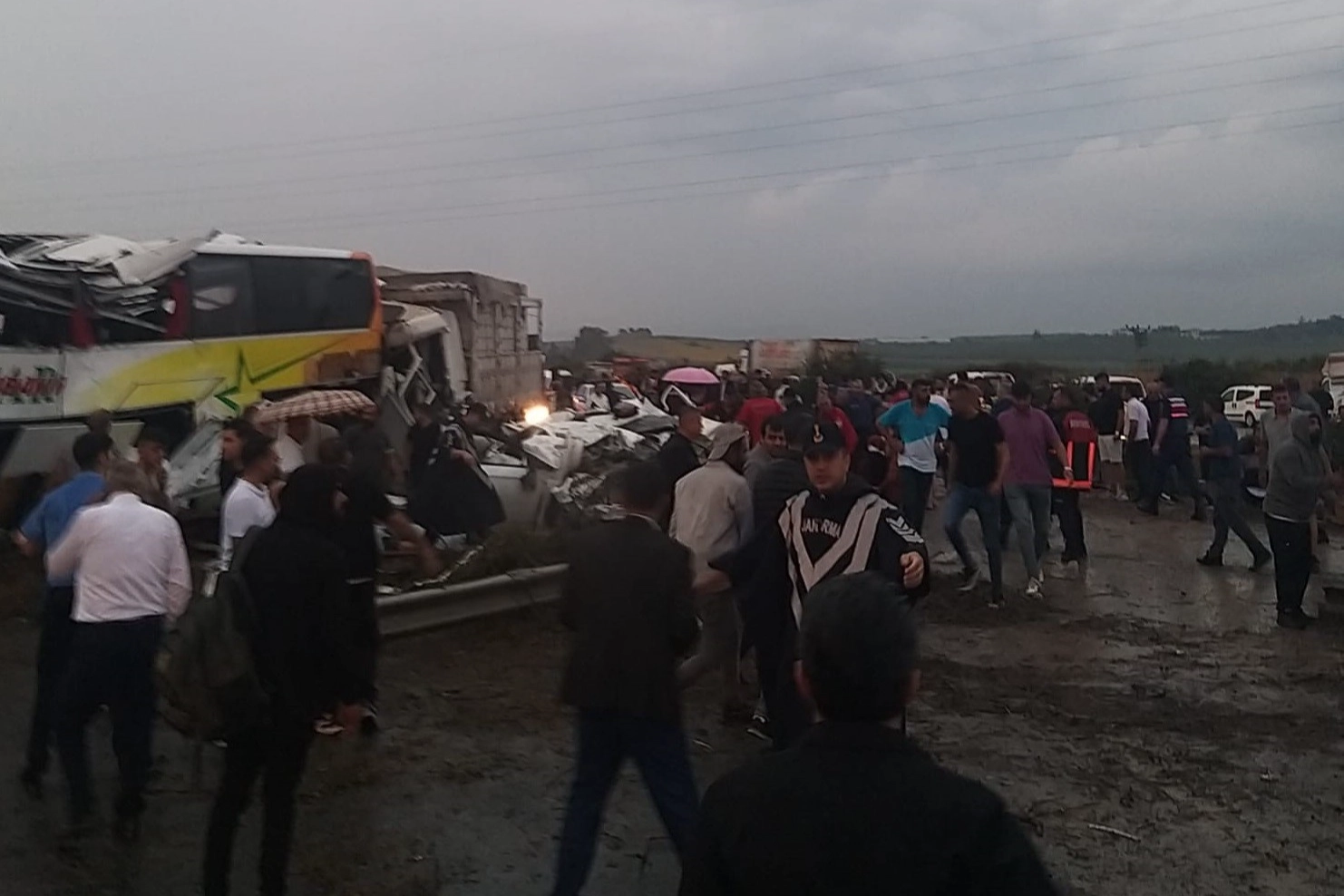 Mersin’de zincirleme kaza: Ölü ve yaralılar var