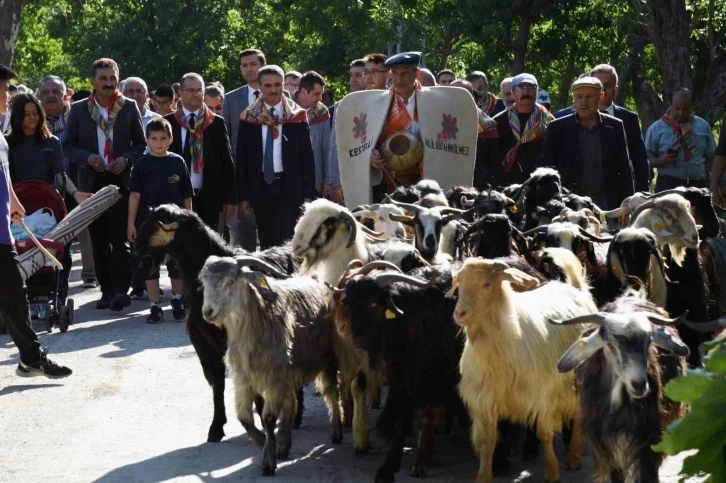 Asırlık gelenek Isparta'da Kurban indirme geleneği yeniden yaşatılıyor