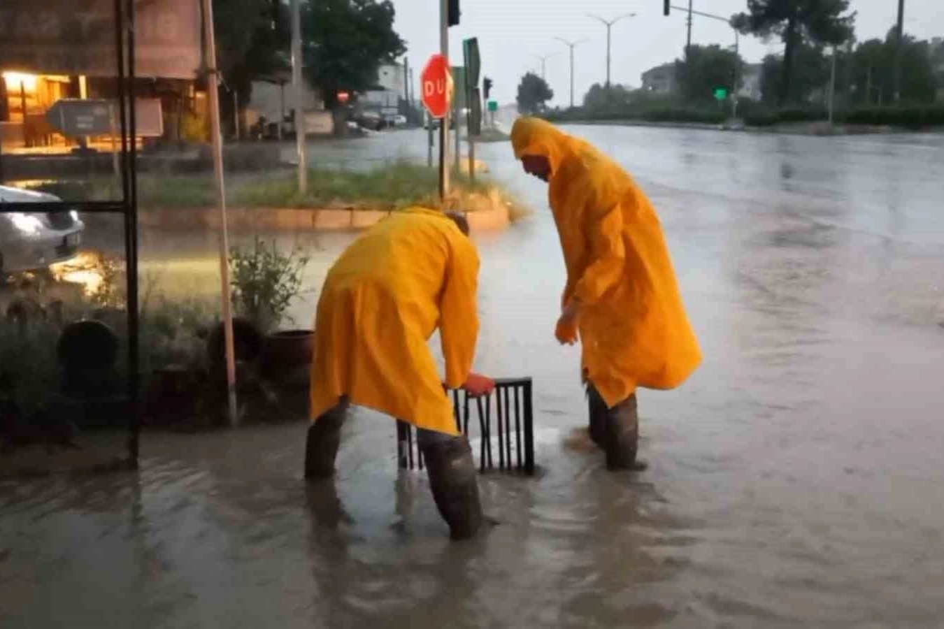 Çorum’da  fırtına, sağanak ve dolu etkili oldu