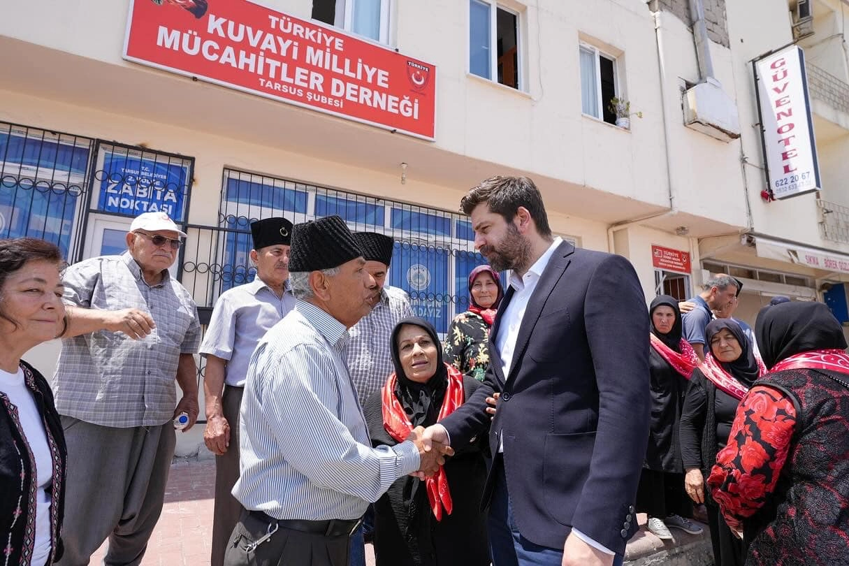 Tarsus Belediyesinde başkan yardımcıları belirlendi, hizmet için kollar sıvandı