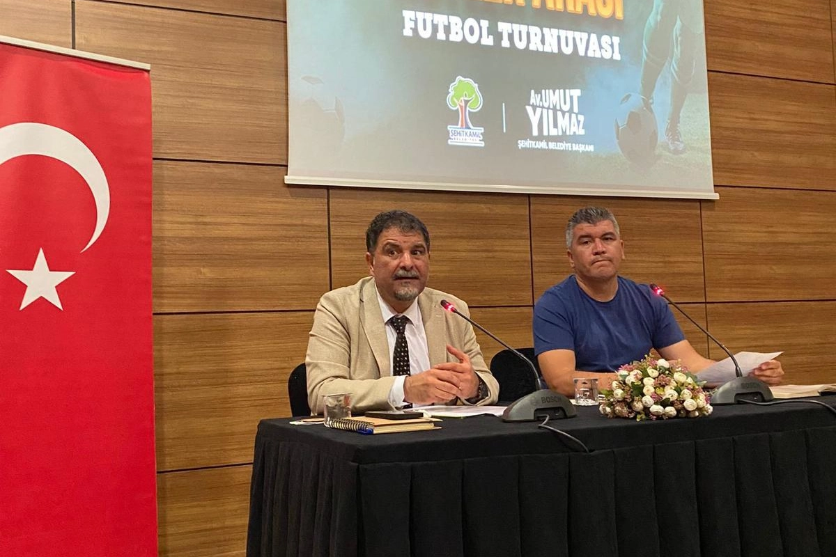 Şehitkamil Belediyesinde köyler arası futbol turnuvası için muhtarlarla istişare toplantısı düzenlendi