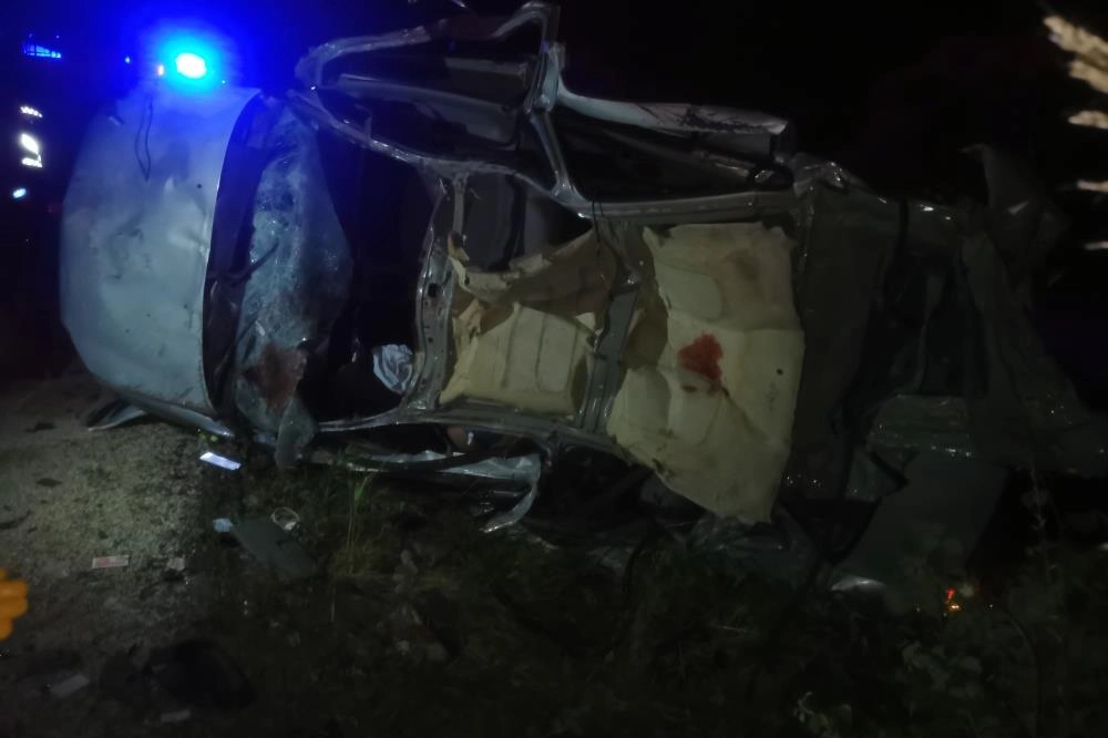  Köy muhtarı kazada hayatını kaybetti, eşi ve çocuğu yaralandı