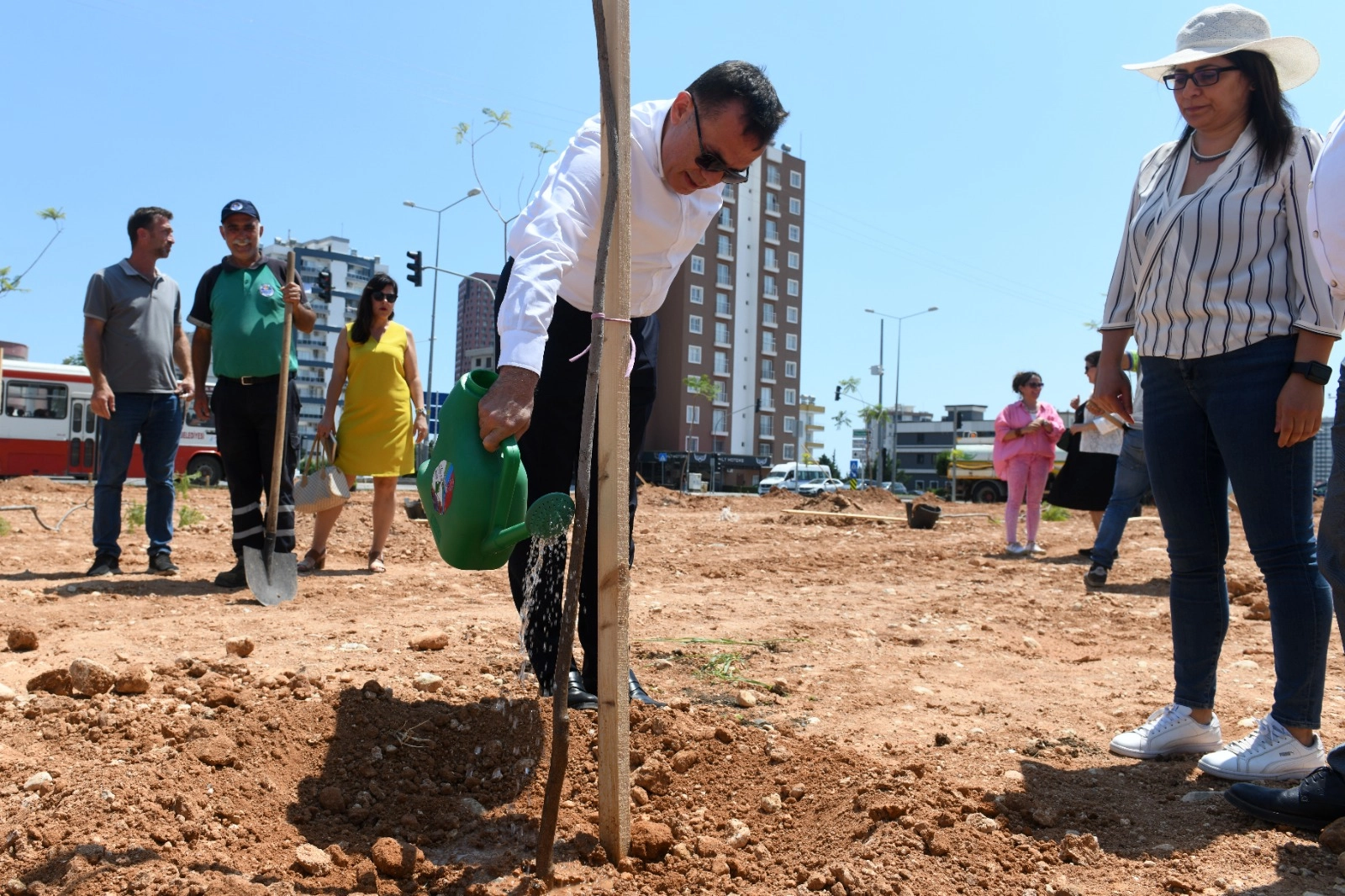 Mersin Yenişehir Belediyesi ağaçlandırma çalışmalarını sürdürüyor