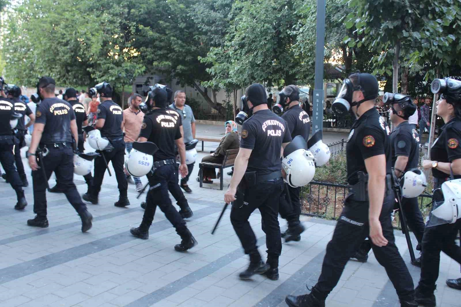 Siirt’te "kayyum"  tepki açıklamasına polisten sert müdahale