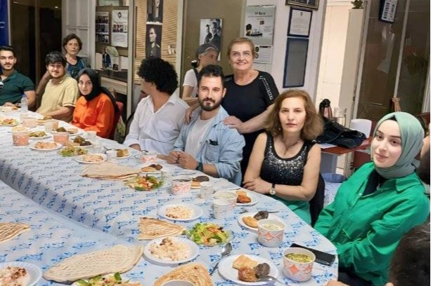 ÇYDD Gaziantep Şubesi, öğrencilerin mezuniyet sevincini birlikte yaşadı