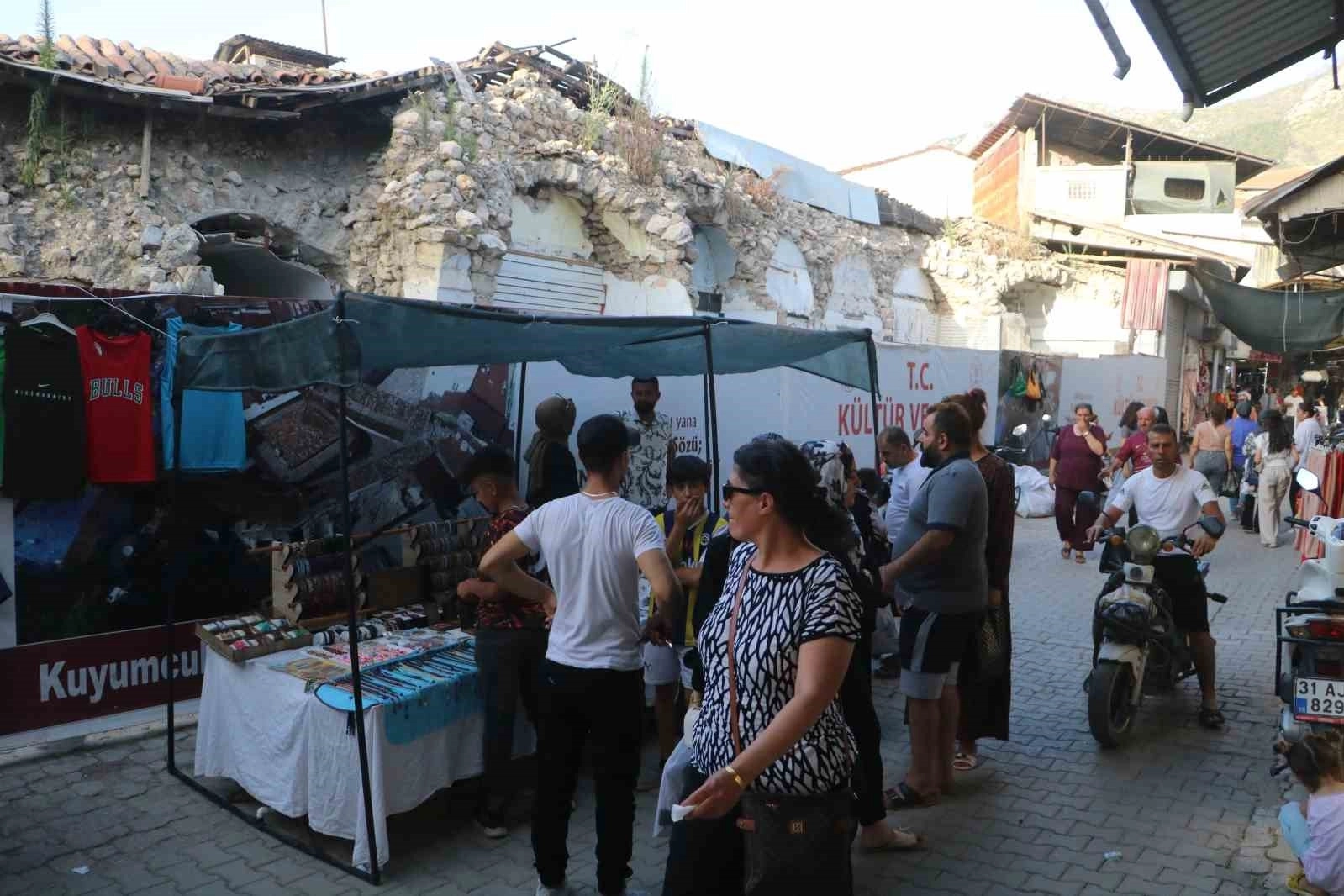 Hatay'da  bayram coşkusu çarşıda eski günleri aratmayan kalabalık