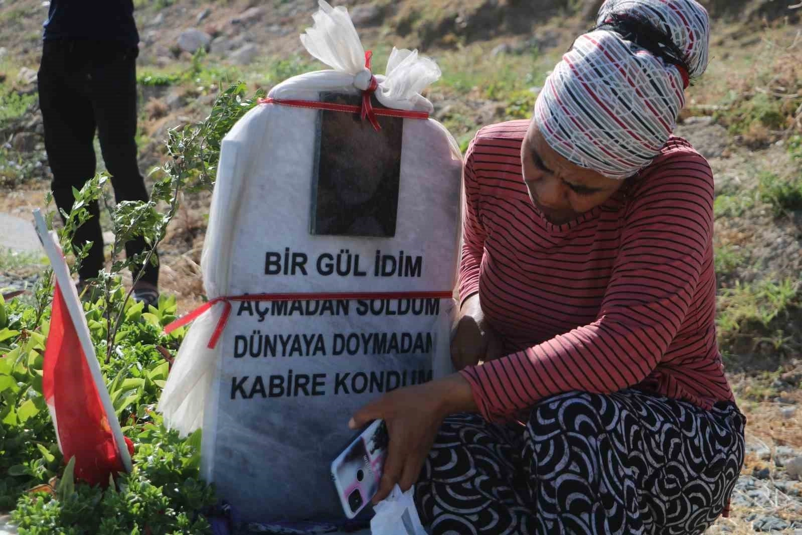 Hatay'da hüzünlü bayram mesaisi Deprem mezarlığında gözyaşları döküldü