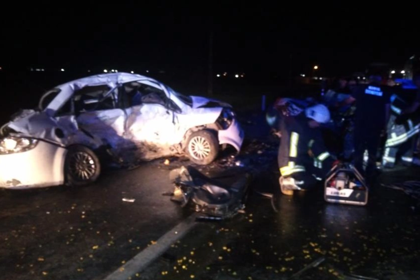 Kırıkkale'de otomobiller kafa kafaya çarpıştı çok sayıda yaralı var