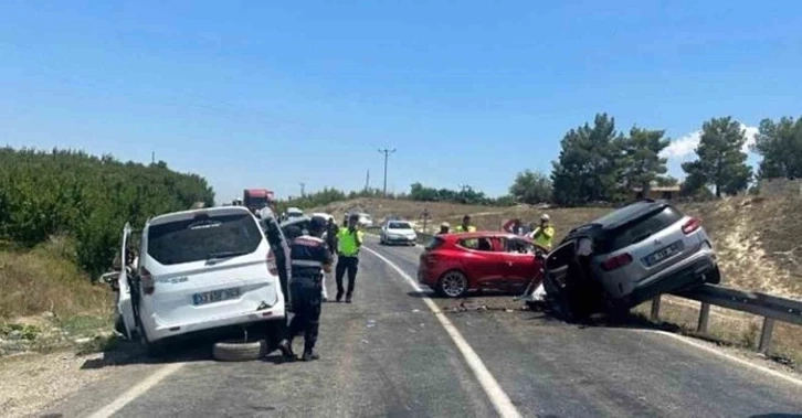 Mersin’de zincirleme kaza 9 kişi yaralı