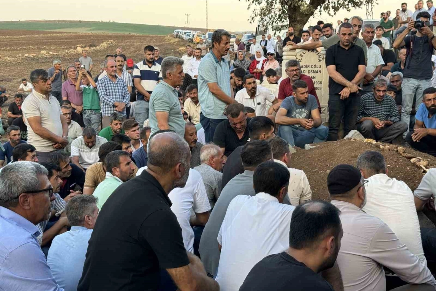 Anız yangınından ölenler Diyarbakır’da toprağa verildi