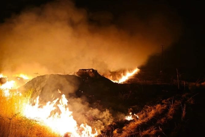 Suriye sınırındaki anız yangını  çok sayıda köye zarar verdi