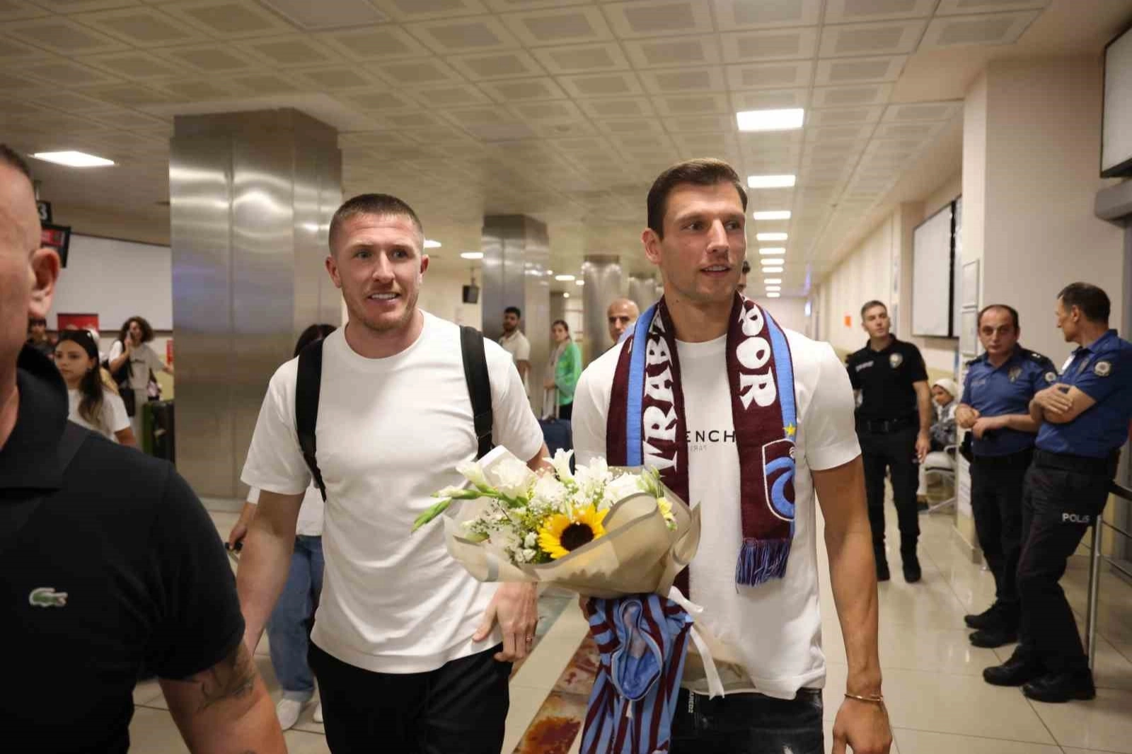 Karadeniz takımının transferleri Borna Barisic ve John David Lundstram Trabzon’da