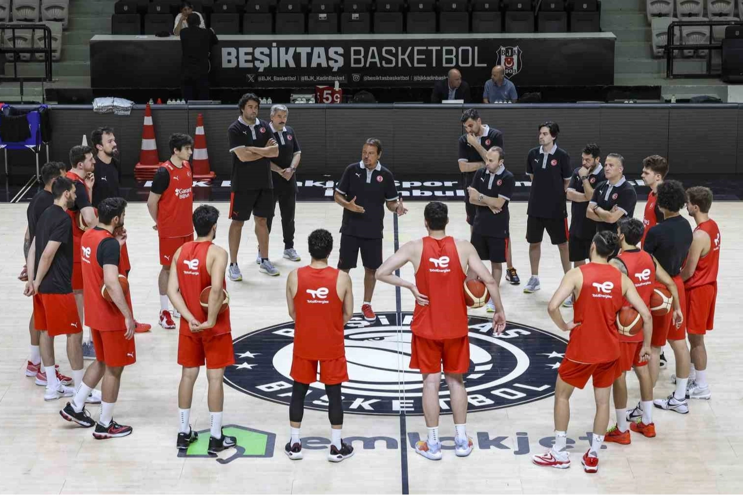 Erkek Basketbol Milli Takımı İstanbul da kampa girdi