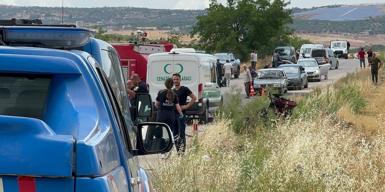 Gaziantep’te korkunç kaza otomobil ikiye bölündü 1 ölü 5 yaralı var