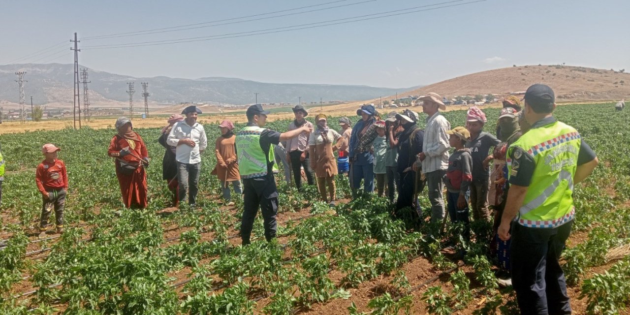 Jandarma’dan mevsimlik tarım işçilerine eğitim