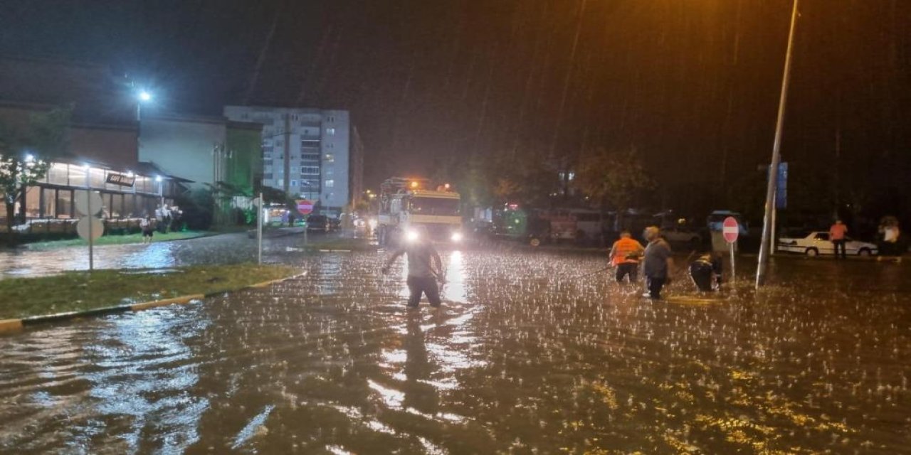 Çarşamba'yı sel aldı