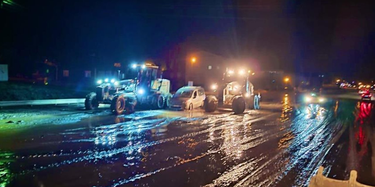 Sel bu kez Van’ı vurdu bazı evler sular altına kaldı