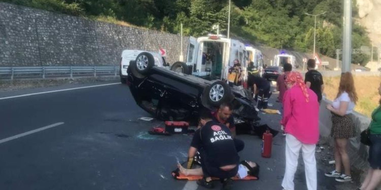 Kozlu ilçesinde bariyere çarpan otomobil takla attı: 5 yaralı