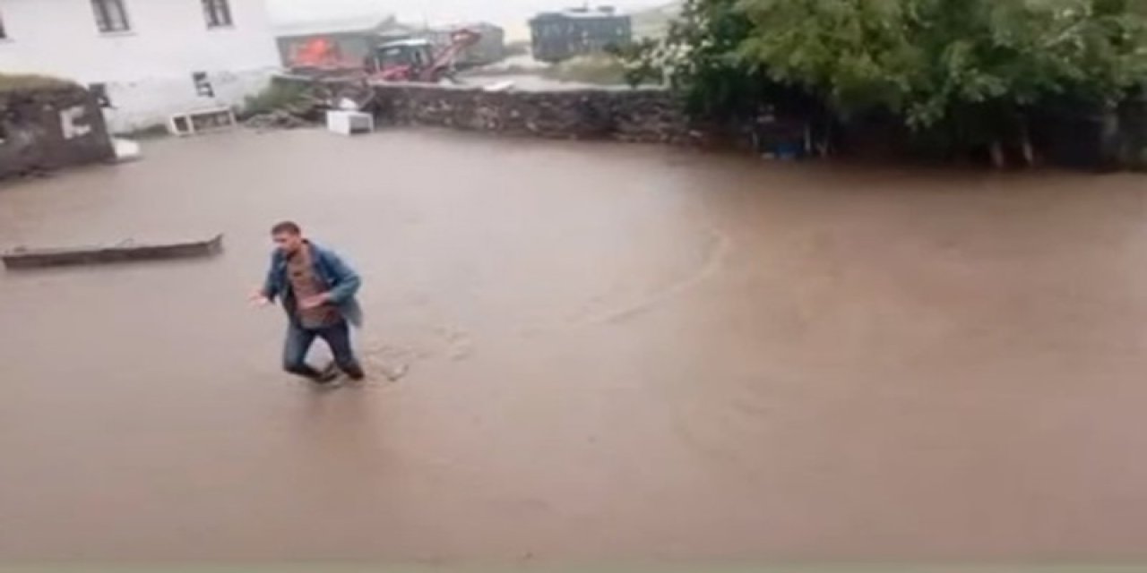 Şiddetli yağmur nedeniyle iki köy sular altında kaldı