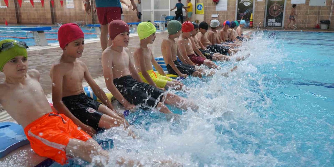 Bu yıl 25 bin genç Şırnak'ta yüzme öğrenecek