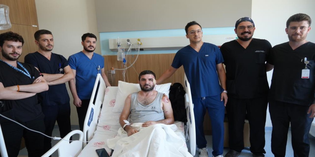 Gaziantep Şehir Hastanesinde bacağından alınan dokuyla yeni yüzüne kavuştu