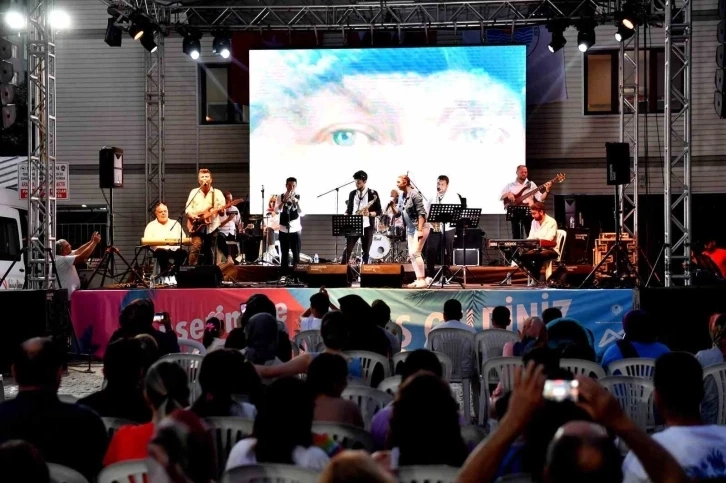 Mersin’de yazın sıcağında ’Yaz dostum’ konserlerine halkın ilgisi