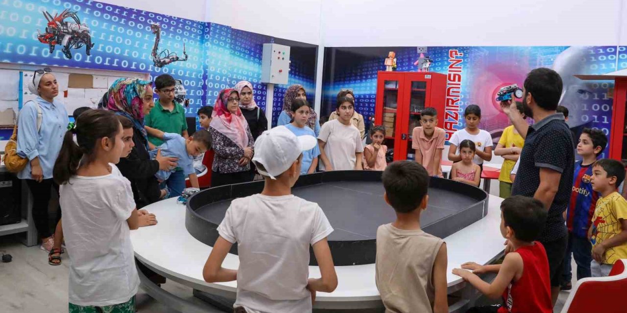 Diyarbakır da çocuklar Robotik Kodlama Atölyesinde teknoloji öğreniyor