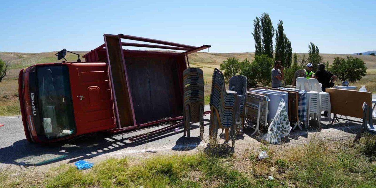 Kırıkkale’de kamyonet devrildi: 8 yaralı