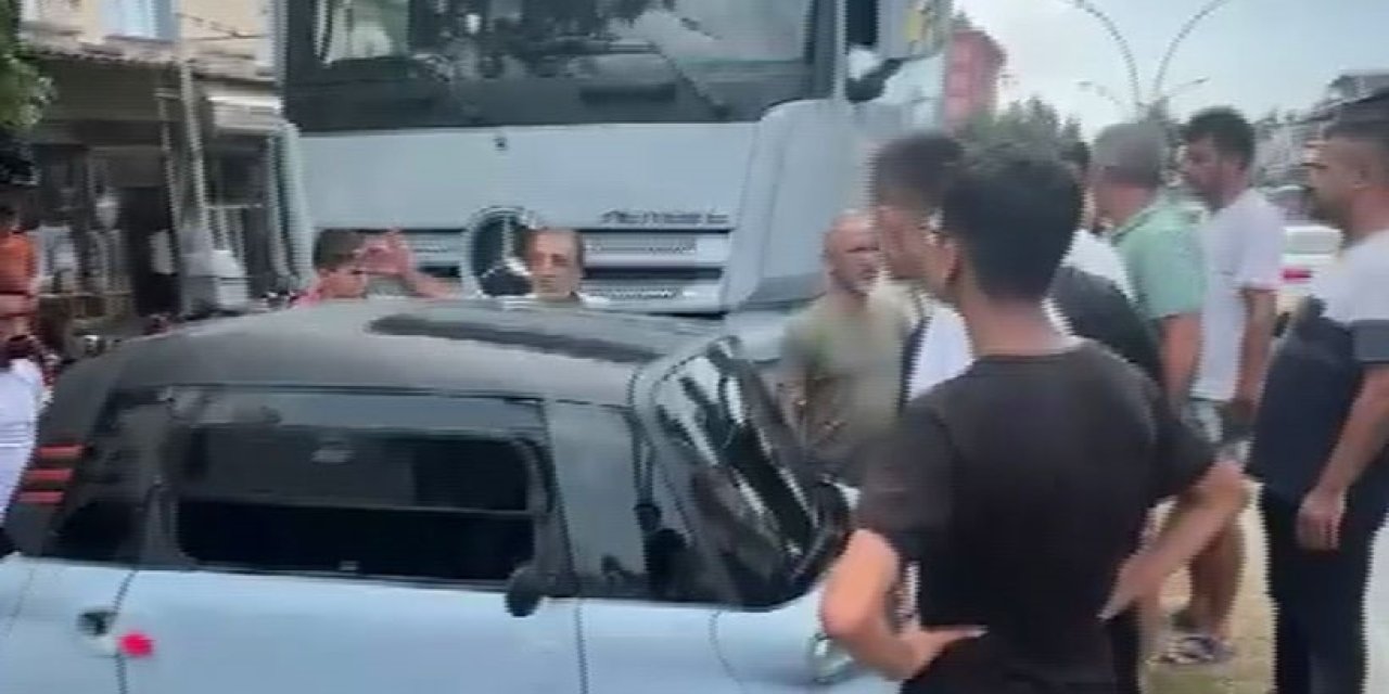 Seyir halindeki Tır, otomobili saatlerce sürükledi