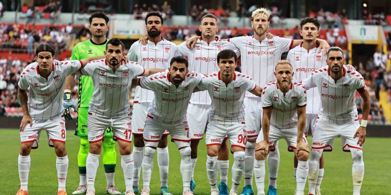 Sivasspor, Kayseri sporu 2-1 yenerek ilk galibiyetini aldı