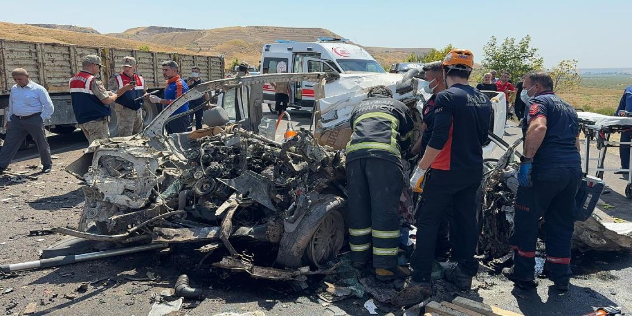 Batman’da, Mardin’e düğüne giden aileden :4 kişi öldü 1kişi yaralandı