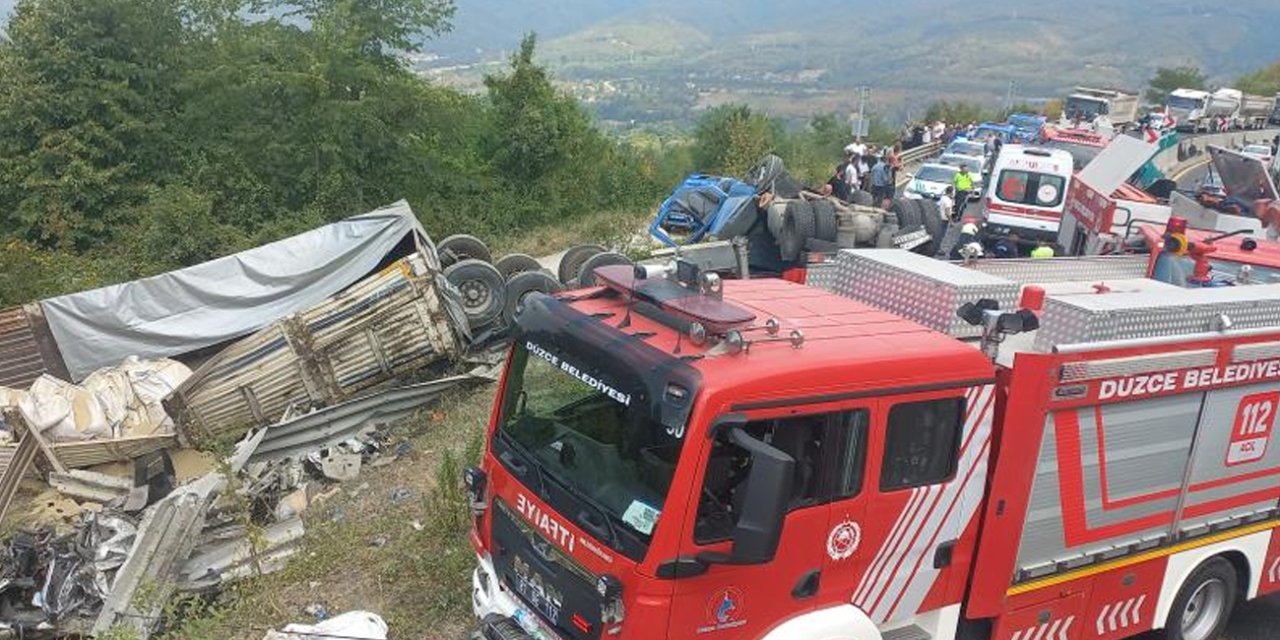 Bolu Dağı Geçişi’nde feci kaza: Ortalık savaş alanına döndü Ankara istikameti trafiğe kapandı